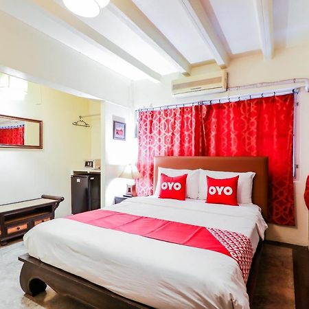 Oyo 391 Pat'S Klangviang Guesthouse チエンマイ エクステリア 写真
