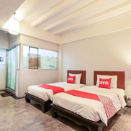 Oyo 391 Pat'S Klangviang Guesthouse チエンマイ エクステリア 写真