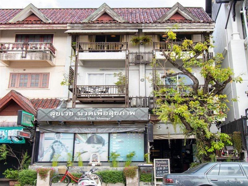 Oyo 391 Pat'S Klangviang Guesthouse チエンマイ エクステリア 写真