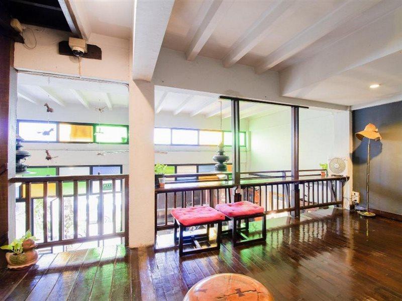 Oyo 391 Pat'S Klangviang Guesthouse チエンマイ エクステリア 写真