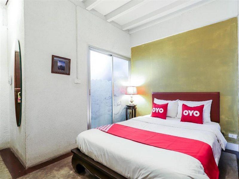 Oyo 391 Pat'S Klangviang Guesthouse チエンマイ エクステリア 写真