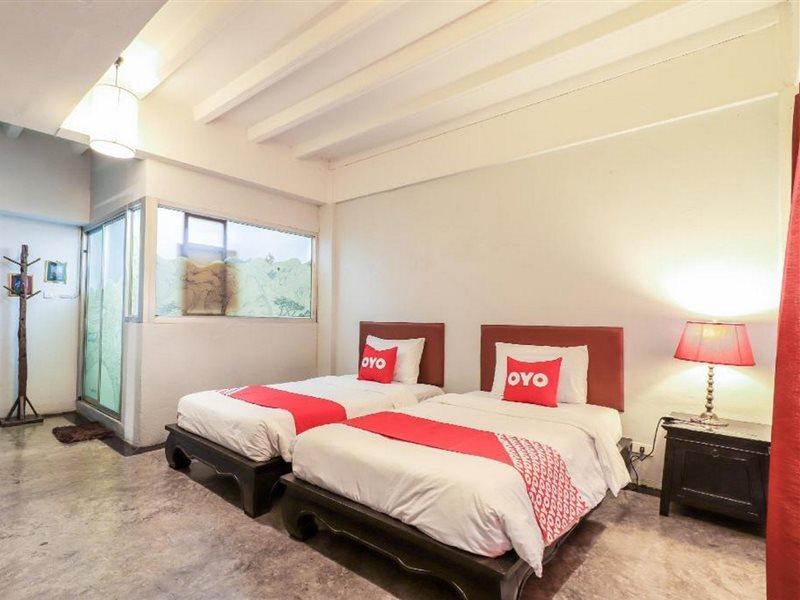 Oyo 391 Pat'S Klangviang Guesthouse チエンマイ エクステリア 写真