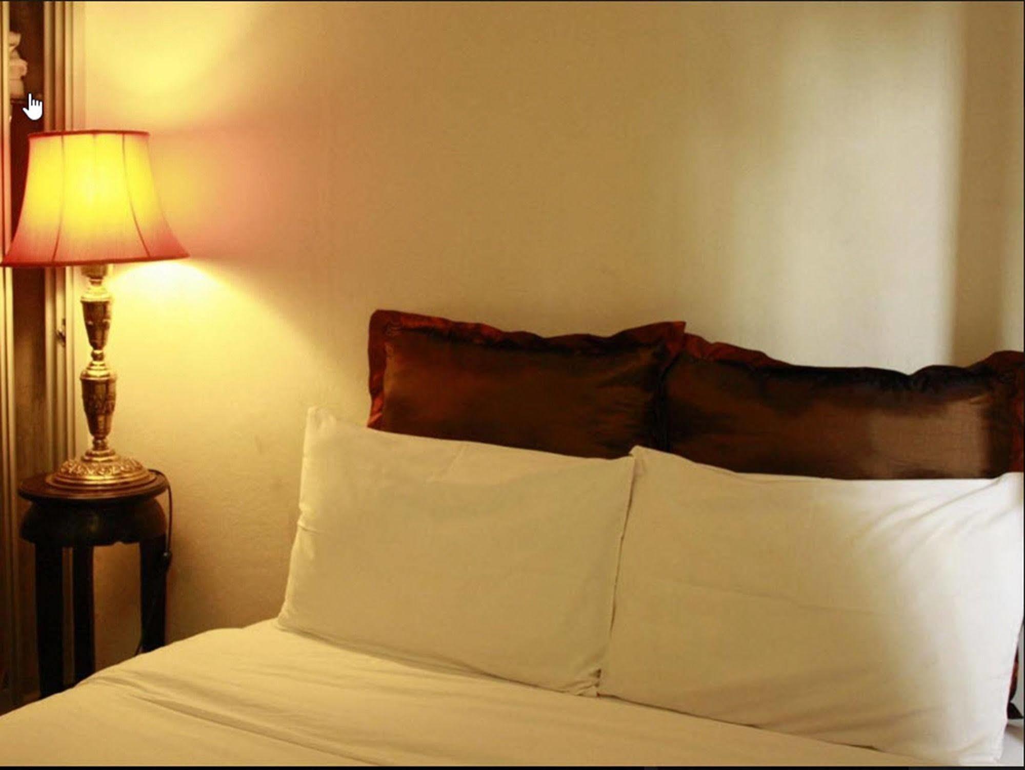 Oyo 391 Pat'S Klangviang Guesthouse チエンマイ エクステリア 写真