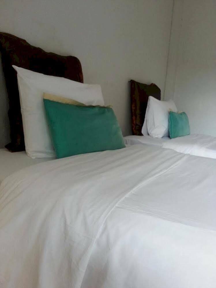 Oyo 391 Pat'S Klangviang Guesthouse チエンマイ エクステリア 写真