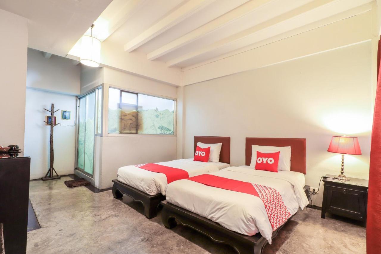 Oyo 391 Pat'S Klangviang Guesthouse チエンマイ エクステリア 写真