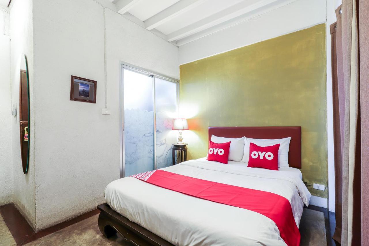 Oyo 391 Pat'S Klangviang Guesthouse チエンマイ エクステリア 写真