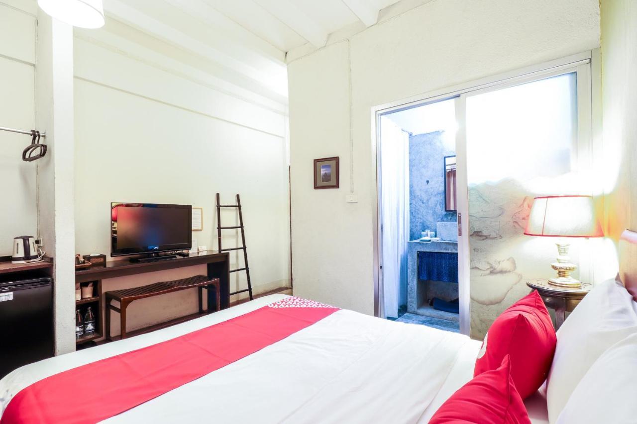 Oyo 391 Pat'S Klangviang Guesthouse チエンマイ エクステリア 写真