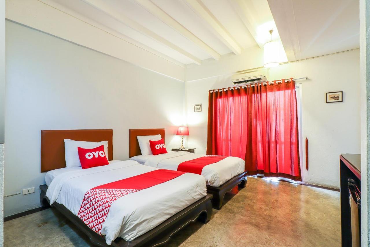 Oyo 391 Pat'S Klangviang Guesthouse チエンマイ エクステリア 写真