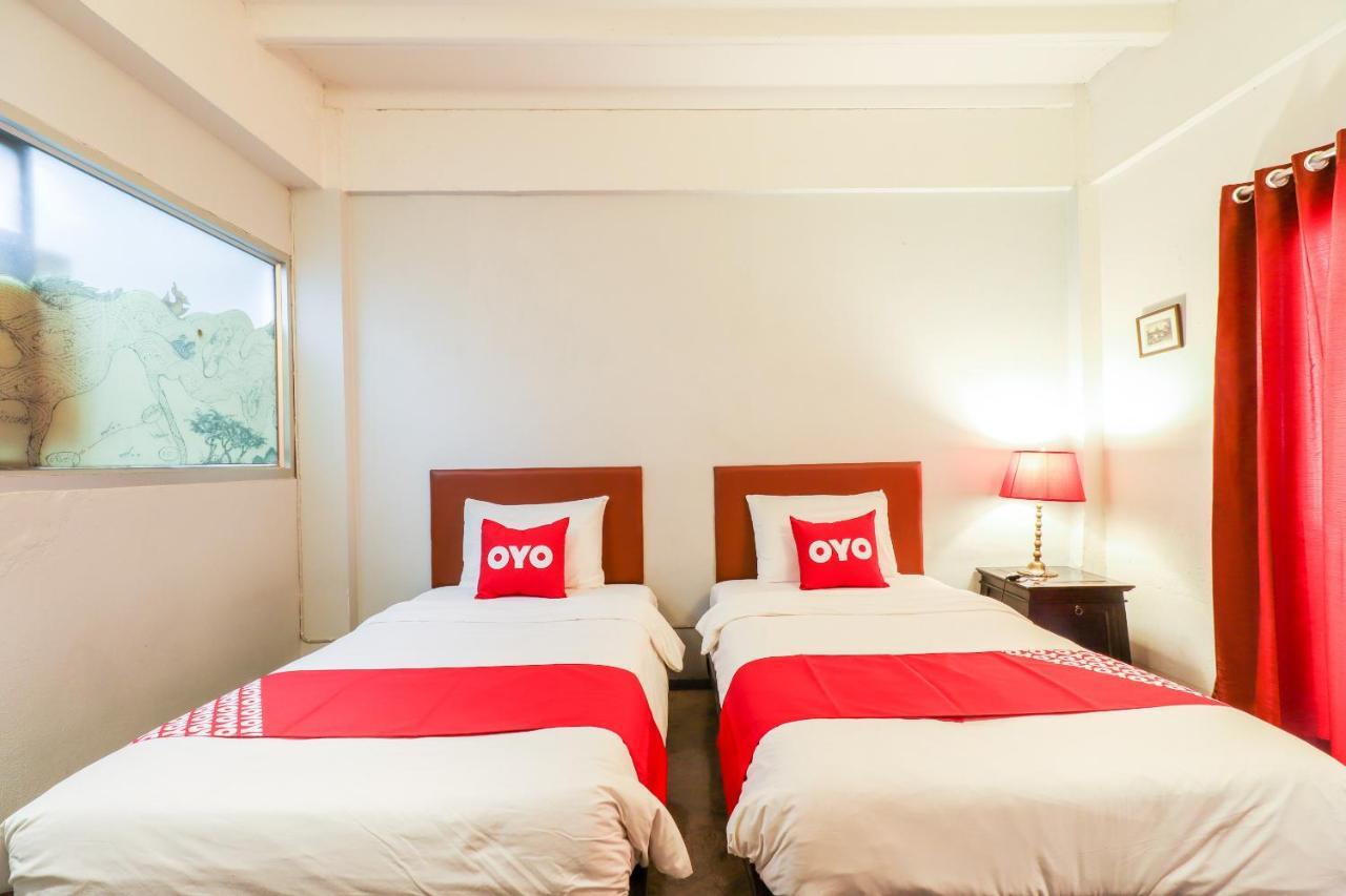 Oyo 391 Pat'S Klangviang Guesthouse チエンマイ エクステリア 写真