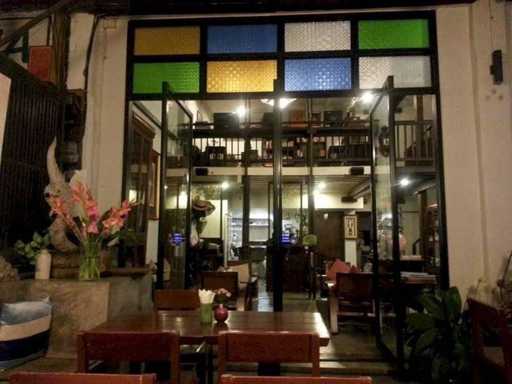 Oyo 391 Pat'S Klangviang Guesthouse チエンマイ エクステリア 写真