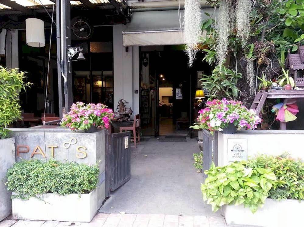 Oyo 391 Pat'S Klangviang Guesthouse チエンマイ エクステリア 写真