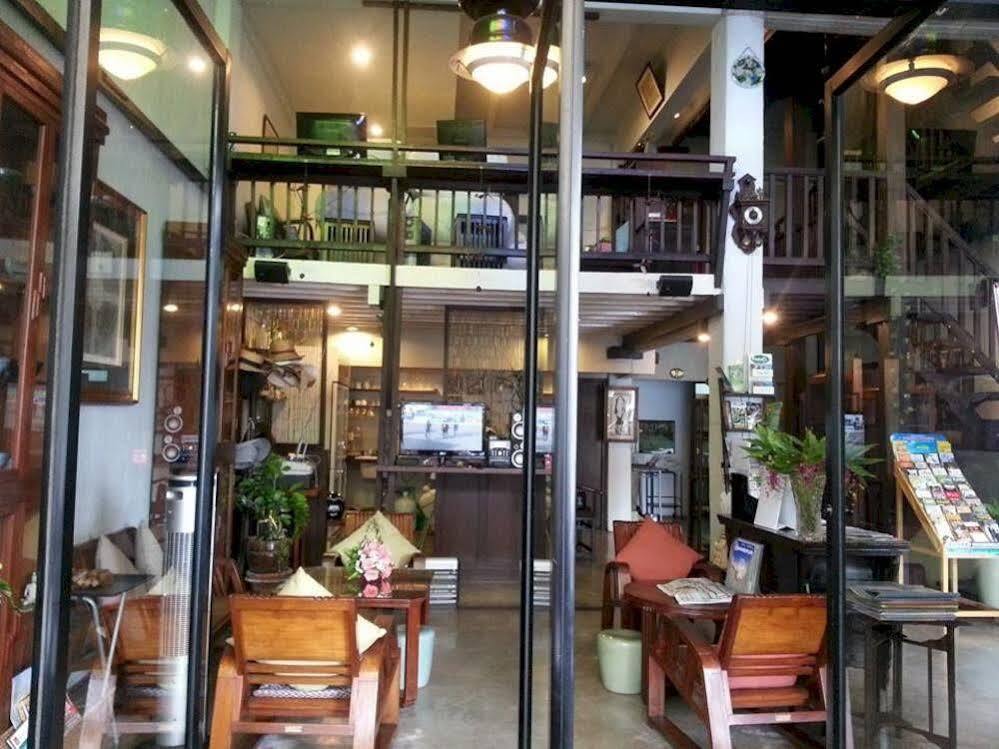 Oyo 391 Pat'S Klangviang Guesthouse チエンマイ エクステリア 写真